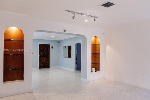 Купить виллу или дом в Серфсайд, Флорида 2 спальни, 136.1м2, № 1988313 - фото 3