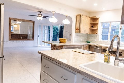 Купить виллу или дом в Серфсайд, Флорида 2 спальни, 136.1м2, № 1988313 - фото 8