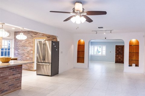 Купить виллу или дом в Серфсайд, Флорида 2 спальни, 136.1м2, № 1988313 - фото 4