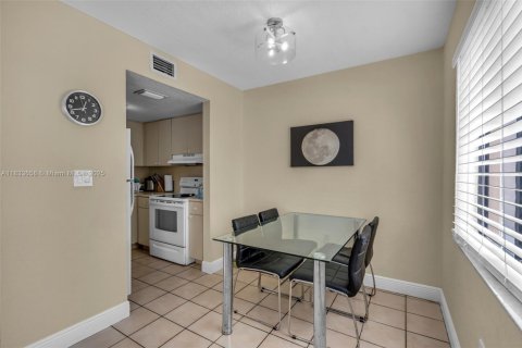 Condominio en venta en Hialeah, Florida, 2 dormitorios, 77.11 m2 № 1814551 - foto 6