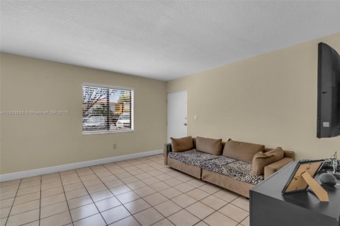 Condominio en venta en Hialeah, Florida, 2 dormitorios, 77.11 m2 № 1814551 - foto 4