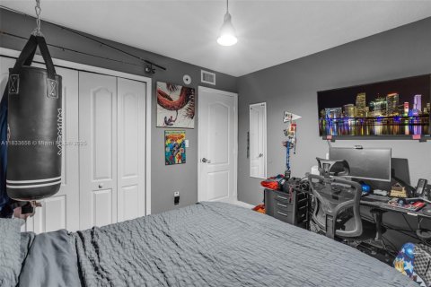 Condominio en venta en Hialeah, Florida, 2 dormitorios, 77.11 m2 № 1814551 - foto 12