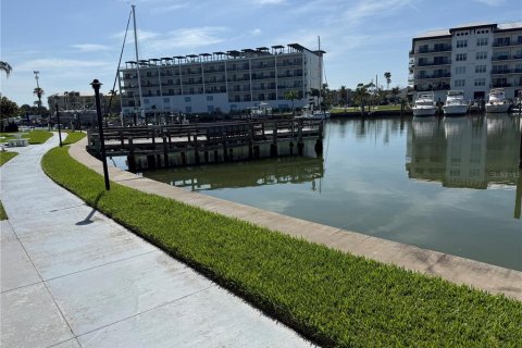 Condo in Madeira Beach, Florida, 1 bedroom № 2309091 - photo 5