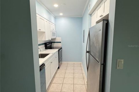 Condo in Madeira Beach, Florida, 1 bedroom № 2309091 - photo 14