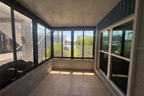 Condo in Madeira Beach, Florida, 1 bedroom № 2309091 - photo 2