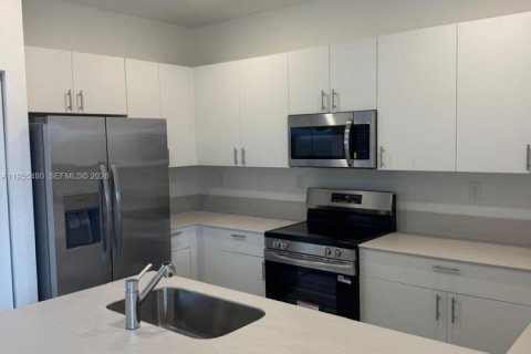 Adosado en alquiler en Homestead, Florida, 3 dormitorios, 149.76 m2 № 2011875 - foto 16