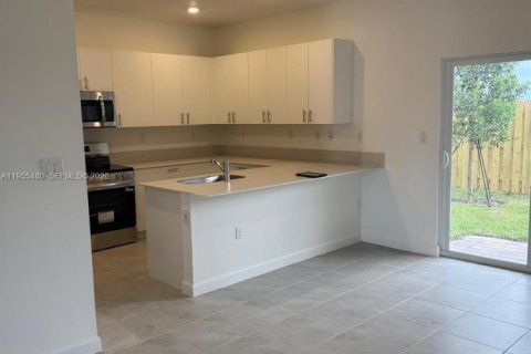 Adosado en alquiler en Homestead, Florida, 3 dormitorios, 149.76 m2 № 2011875 - foto 15