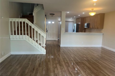 Touwnhouse à vendre à Margate, Floride: 2 chambres, 126.25 m2 № 2010010 - photo 9