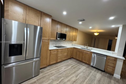 Touwnhouse à vendre à Margate, Floride: 2 chambres, 126.25 m2 № 2010010 - photo 8