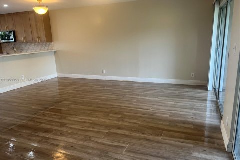 Touwnhouse à vendre à Margate, Floride: 2 chambres, 126.25 m2 № 2010010 - photo 6