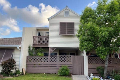 Touwnhouse à vendre à Margate, Floride: 2 chambres, 126.25 m2 № 2010010 - photo 2