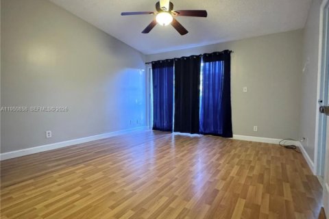 Touwnhouse à vendre à Margate, Floride: 2 chambres, 126.25 m2 № 2010010 - photo 13