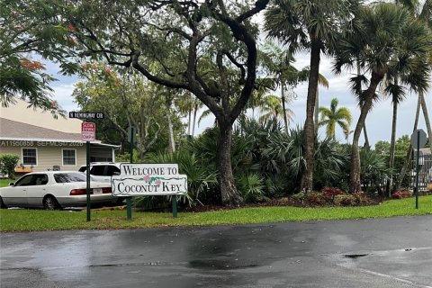 Touwnhouse à vendre à Margate, Floride: 2 chambres, 126.25 m2 № 2010010 - photo 3