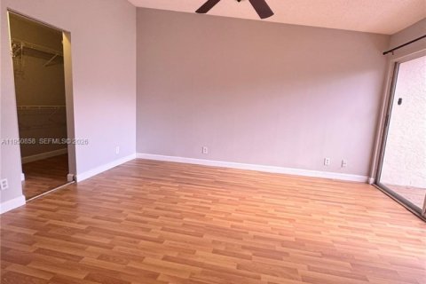 Touwnhouse à vendre à Margate, Floride: 2 chambres, 126.25 m2 № 2010010 - photo 10