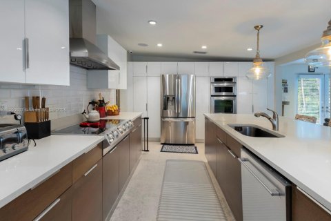 Casa en venta en Miami, Florida, 3 dormitorios, 258.08 m2 № 1953557 - foto 18