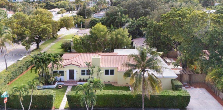 Casa en Miami, Florida 3 dormitorios, 258.08 m2 № 1953557