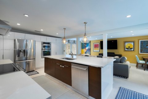 Casa en venta en Miami, Florida, 3 dormitorios, 258.08 m2 № 1953557 - foto 20