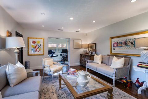 Casa en venta en Miami, Florida, 3 dormitorios, 258.08 m2 № 1953557 - foto 10