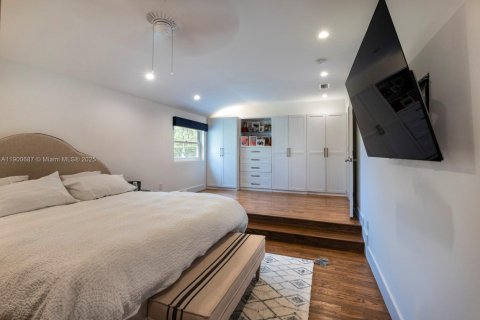Casa en venta en Miami, Florida, 3 dormitorios, 258.08 m2 № 1953557 - foto 4