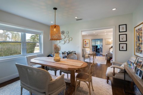 Casa en venta en Miami, Florida, 3 dormitorios, 258.08 m2 № 1953557 - foto 15