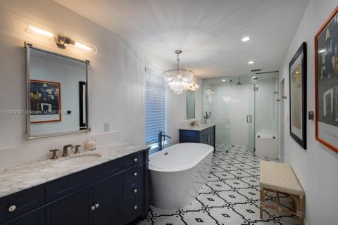 Casa en venta en Miami, Florida, 3 dormitorios, 258.08 m2 № 1953557 - foto 23