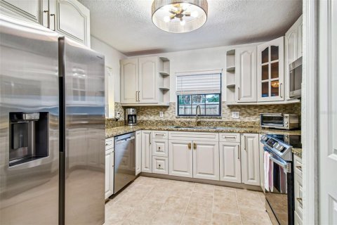Villa ou maison à vendre à Tampa, Floride: 6 chambres, 232.81 m2 № 2111305 - photo 14