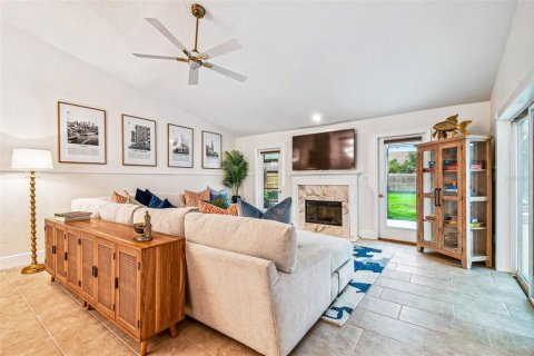 Villa ou maison à vendre à Tampa, Floride: 6 chambres, 232.81 m2 № 2111305 - photo 4