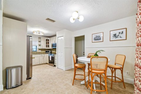Villa ou maison à vendre à Tampa, Floride: 6 chambres, 232.81 m2 № 2111305 - photo 12