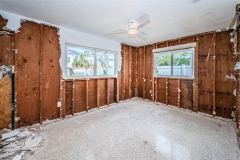 House in Saint Pete Beach, Florida 3 bedrooms, 105.91 sq.m. № 1659933 - photo 13