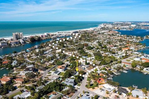 House in Saint Pete Beach, Florida 3 bedrooms, 105.91 sq.m. № 1659933 - photo 25