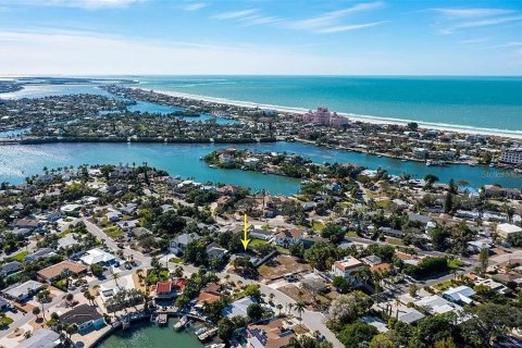House in Saint Pete Beach, Florida 3 bedrooms, 105.91 sq.m. № 1659933 - photo 23