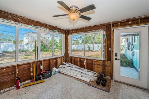 House in Saint Pete Beach, Florida 3 bedrooms, 105.91 sq.m. № 1659933 - photo 12