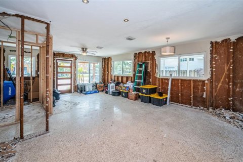House in Saint Pete Beach, Florida 3 bedrooms, 105.91 sq.m. № 1659933 - photo 11