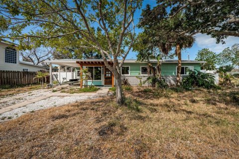 House in Saint Pete Beach, Florida 3 bedrooms, 105.91 sq.m. № 1659933 - photo 2