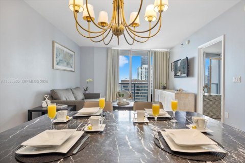 Condo in Miami, Florida, 2 bedrooms  № 2401287 - photo 8