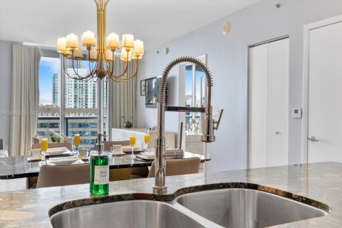 Condo in Miami, Florida, 2 bedrooms  № 2401287 - photo 6