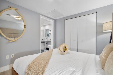 Condo in Miami, Florida, 2 bedrooms  № 2401287 - photo 19
