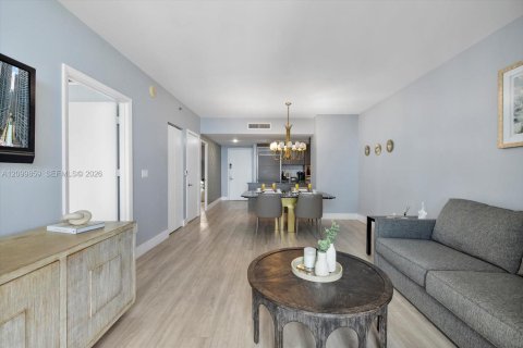 Condo in Miami, Florida, 2 bedrooms  № 2401287 - photo 15