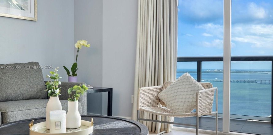 Condo in Miami, Florida, 2 bedrooms  № 2401287