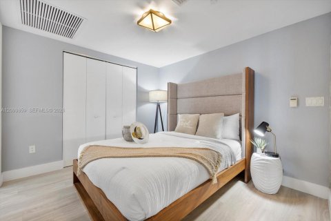 Condo in Miami, Florida, 2 bedrooms  № 2401287 - photo 18