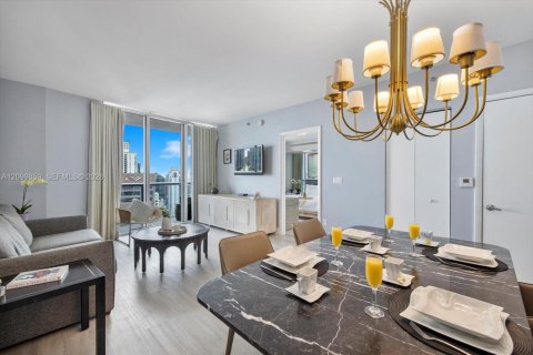 Condo in Miami, Florida, 2 bedrooms  № 2401287 - photo 11