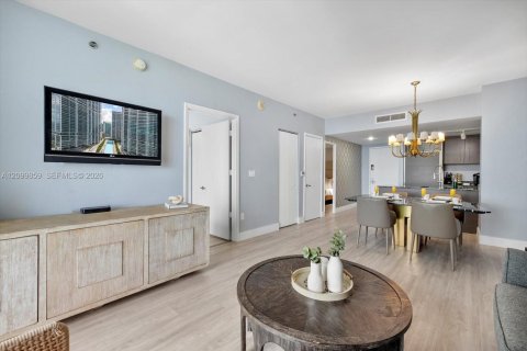 Condo in Miami, Florida, 2 bedrooms  № 2401287 - photo 16