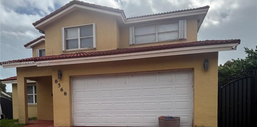 Дом в Катлер-Бей, Флорида 4 спальни, 268.86м2 № 1984248