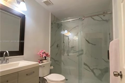 Снять в аренду виллу или дом в Катлер-Бей, Флорида 4 спальни, 268.86м2, № 1984248 - фото 7