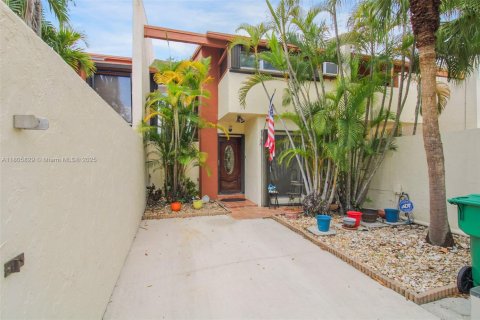 Adosado en venta en Miami, Florida, 3 dormitorios, 156.08 m2 № 1742502 - foto 2