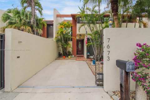 Adosado en venta en Miami, Florida, 3 dormitorios, 156.08 m2 № 1742502 - foto 1