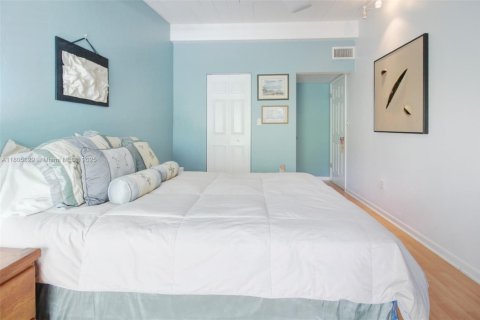 Adosado en venta en Miami, Florida, 3 dormitorios, 156.08 m2 № 1742502 - foto 26