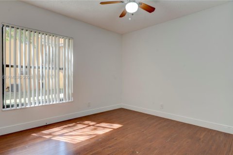 Copropriété à vendre à Coconut Creek, Floride: 3 chambres, 113.53 m2 № 2090980 - photo 12