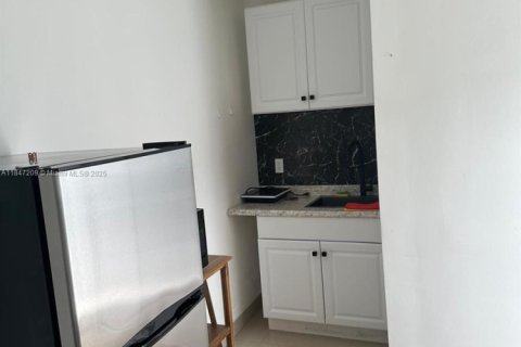 House in Hialeah, Florida 3 bedrooms, 121.42 sq.m. № 1936621 - photo 21