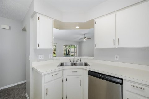 House in Tampa, Florida 3 bedrooms, 119.66 sq.m. № 2428659 - photo 14